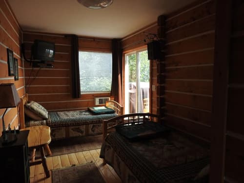 Alaska Adventure Cabins, 