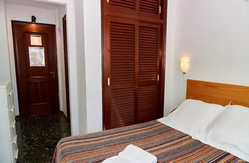 Hostal Illes Pitiüses