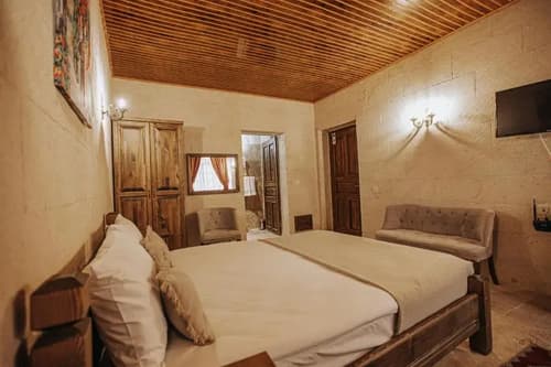 Lagania Cave Suites