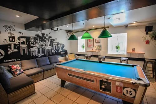 Auberge Saintlo Montréal  - Hostel