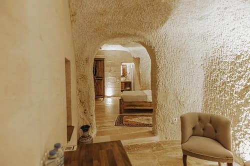 Lagania Cave Suites