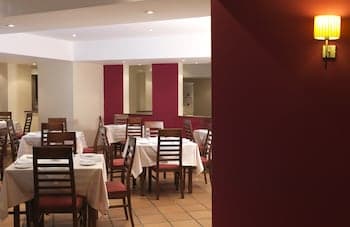 Yellow Praia Monte Gordo Hotel, Breakfast Area