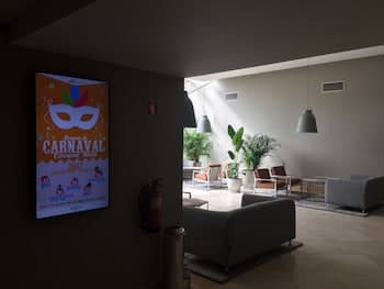 Yellow Praia Monte Gordo Hotel, Lobby