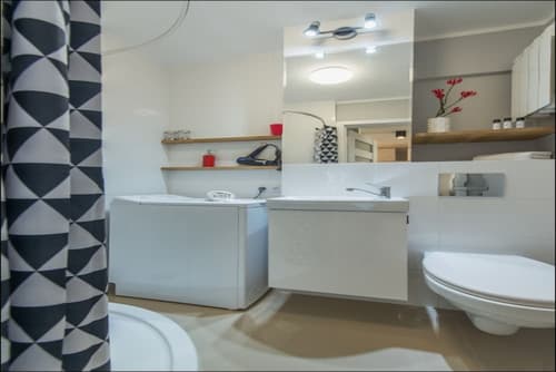 P&O Apartments Anielewicza, Bathroom