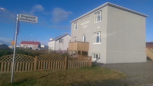 IG Höfn, Front of Property