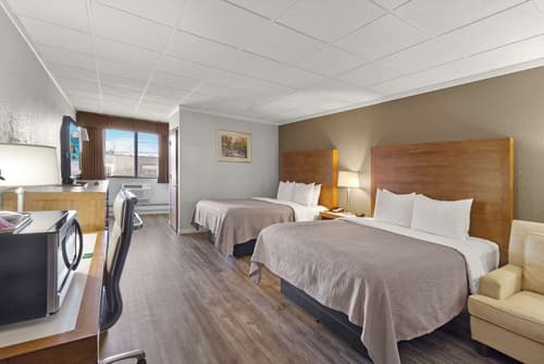 Quality Inn & Suites Green Bay Downtown