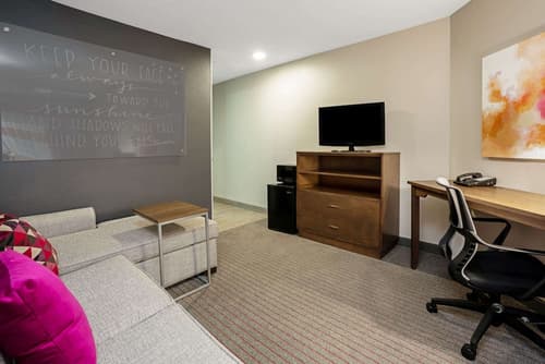 La Quinta Inn & Suites by Wyndham Seattle Federal Way, Room