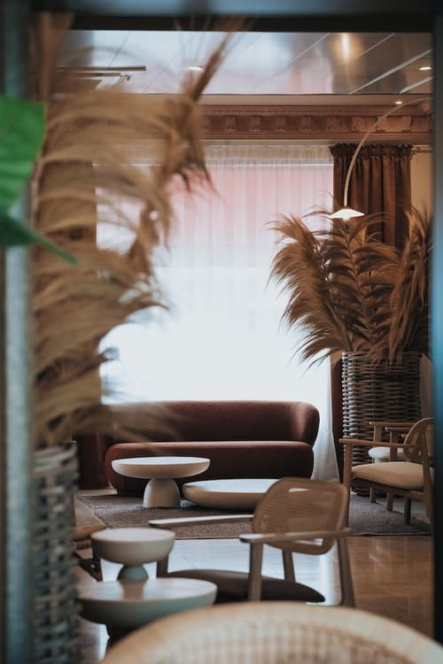 Henry II Hotel, Reception