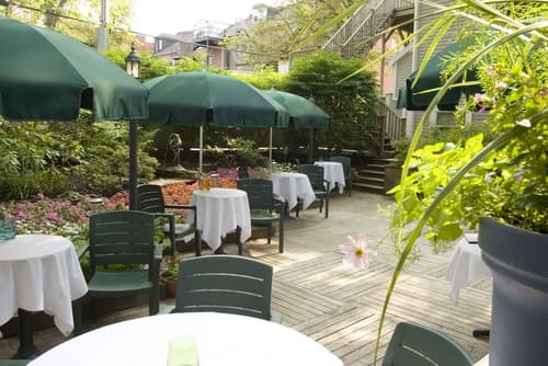 The Halliburton, Outdoor dining