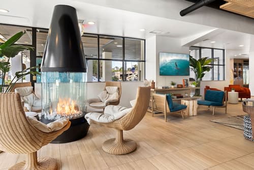 The Pierside Santa Monica, Lobby sitting area