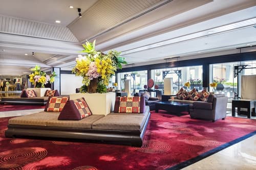 Anantara Riverside Bangkok Resort, Interior entrance