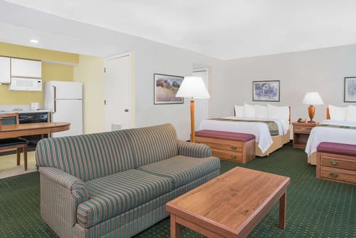 Hawthorn Extended Stay by Wyndham Green Bay, Room