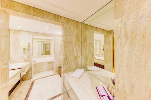 Cinnamon Lakeside Colombo