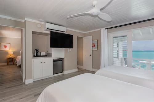 Peace and Plenty Resort, Room