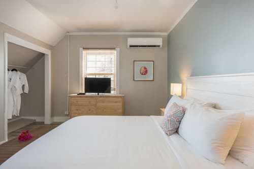 Peace and Plenty Resort, Room