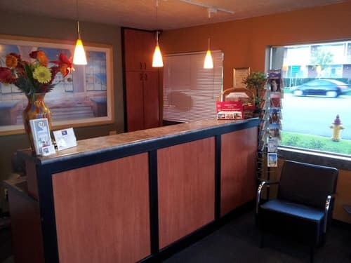 The Metropolitan Inn, Lobby