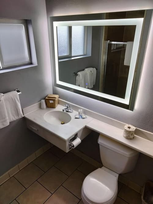 The Metropolitan Inn, Room