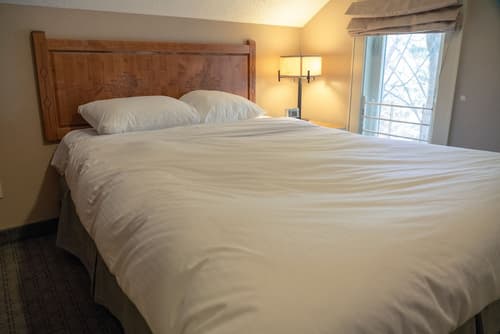 Banff Rocky Mountain Resort, Room