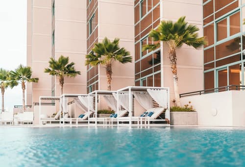 Prince Waikiki, Pool