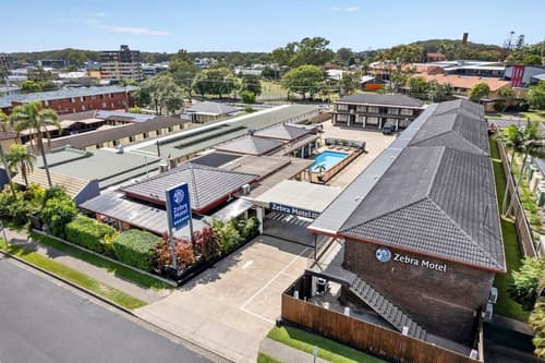 Zebra Motel, Exterior