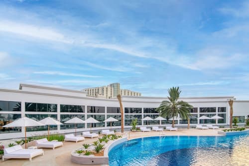 Radisson Blu Hotel & Resort, Abu Dhabi Corniche, Pool