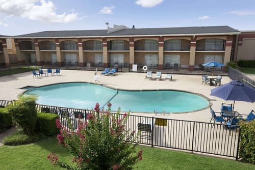 Howard Johnson by Wyndham Oklahoma City Airport/ Fairgrounds, Pool