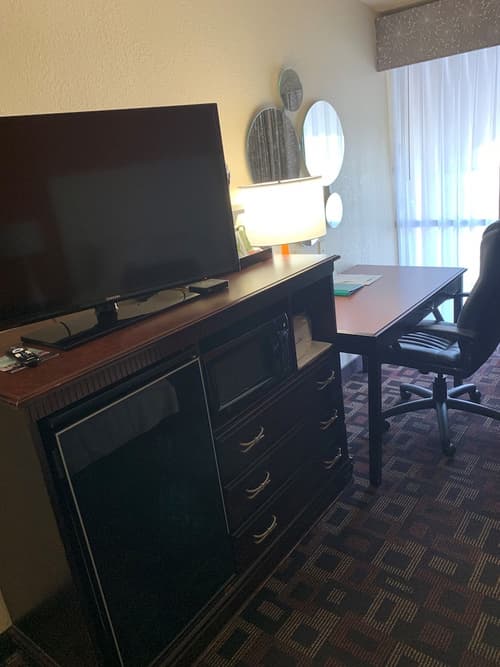 Howard Johnson by Wyndham Oklahoma City Airport/ Fairgrounds, Room