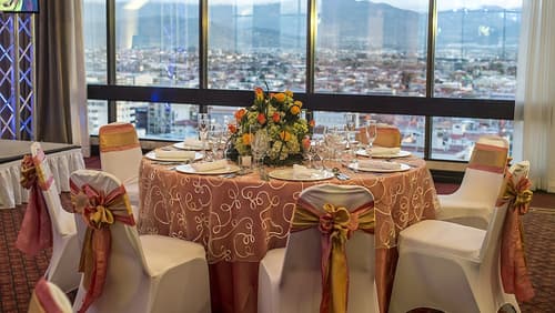 Delta Hotels by Marriott San Jose Aurola, Dining