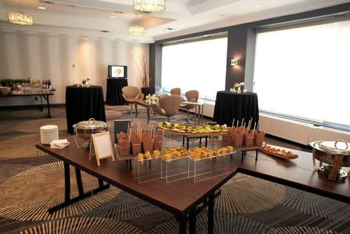 Courtyard by Marriott Downtown Toronto, Reception