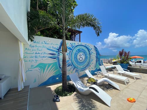 Seaview Beach Hotel, Pool