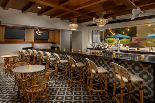 Inn of Naples, Tapestry Collection by Hilton, Bar (on property)