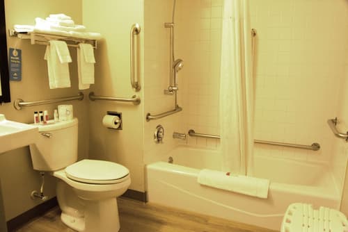 Days Inn by Wyndham Marquette, Room