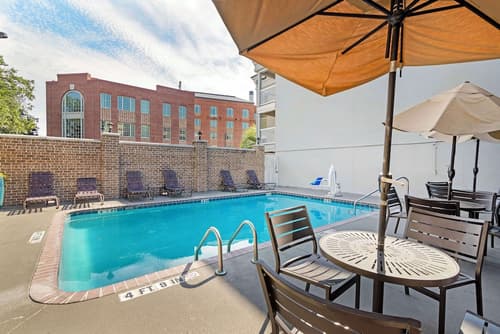 Best Western Savannah Historic District, Outdoor pool