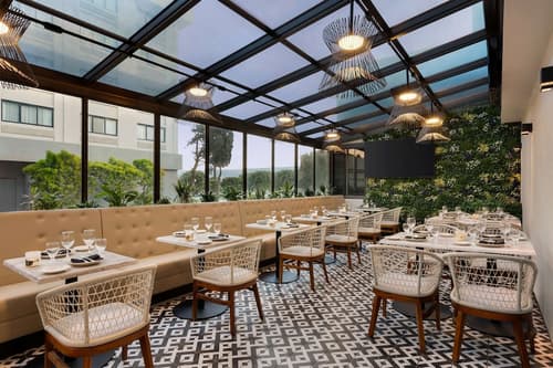 DoubleTree by Hilton San Francisco South Airport Blvd, Dining