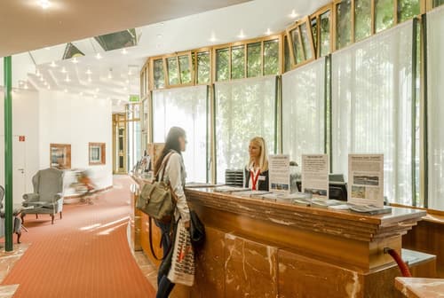 Hotel Monopol, Reception