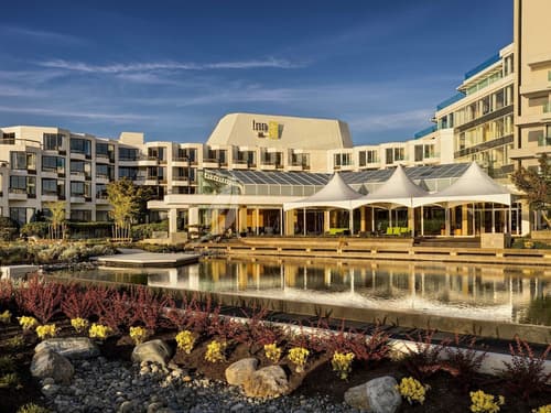 Inn at Laurel Point, Exterior