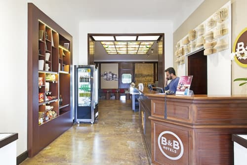 B&B Hotel Napoli, Reception