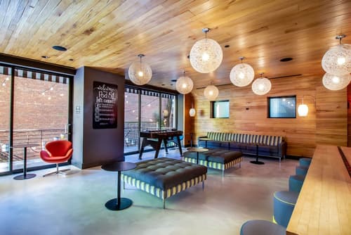 Pod 51, Lobby sitting area