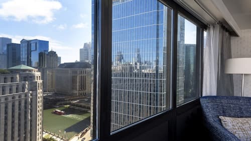 Holiday Inn Chicago Dwtn - The Mart by IHG, Room