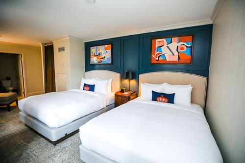 The Dunhill Hotel, Room