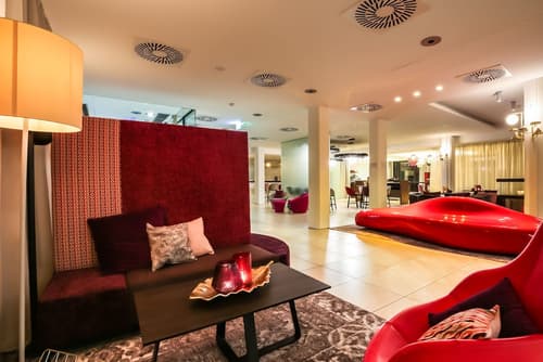 arte Hotel Linz, Lobby sitting area