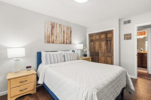 Fort Marcy Hotel Suites by All Seasons Resort Lodging, Room