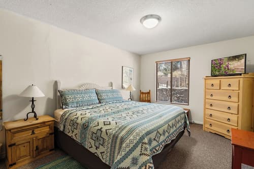 Fort Marcy Hotel Suites by All Seasons Resort Lodging, Room