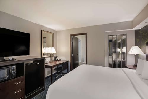 Clarion Pointe Downtown, Room