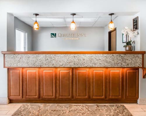 Quality Inn US65 & E. Battlefield Rd. Springfield, Lobby