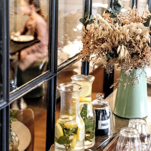 Hotel Paradis, Reception