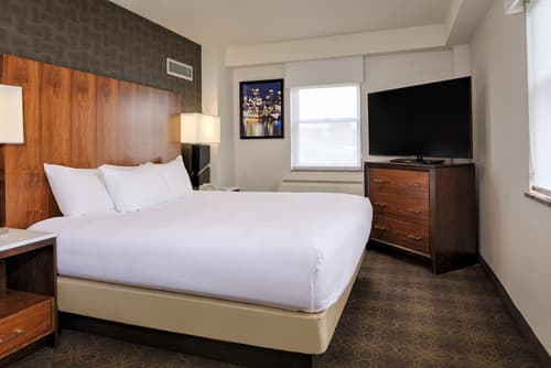 DoubleTree by Hilton Hotel & Suites Pittsburgh Downtown, Room