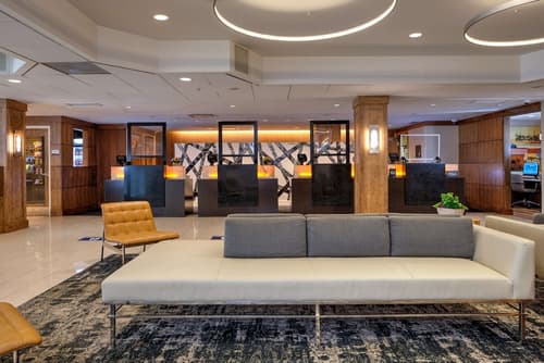 DoubleTree by Hilton Hotel & Suites Pittsburgh Downtown, Lobby