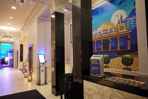 Thistle London Holborn, Reception