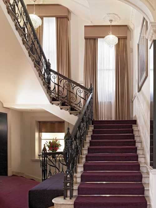 Thistle London Holborn, Lobby